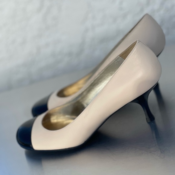 NEW ⭐️ Stuart Weitzman Black Patent and Cream Leather Kitten Heels Size 8.5 - Picture 8 of 9